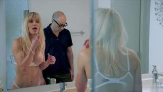  黑人巨根狂操白人娇妻 精液涂满雪白肌肤呻吟不止 