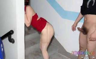  和嫂子公园露出被碰到的外卖员狂操内射